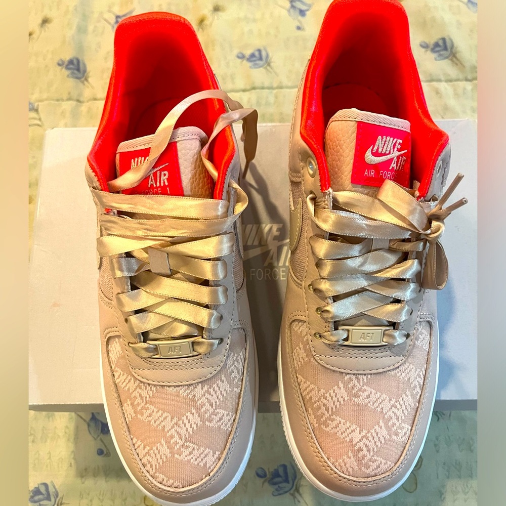 Brand NEW Nike Air Force 1 '07 Low
Fossil Stone(Women's)Size 8.5 Ultra Feminine